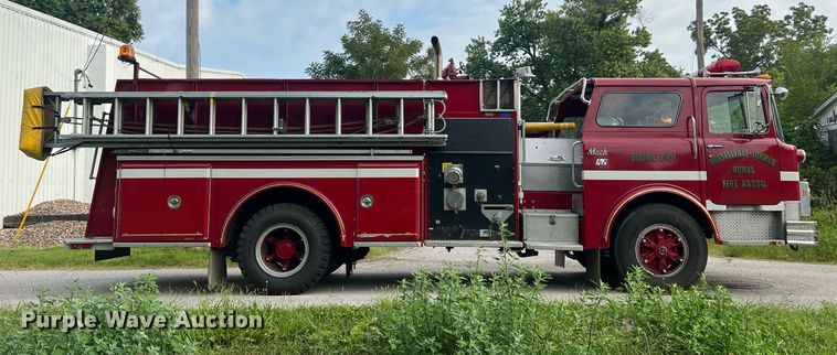 image for item NA9121 1985 Mack CF686FC  pumper fire truck