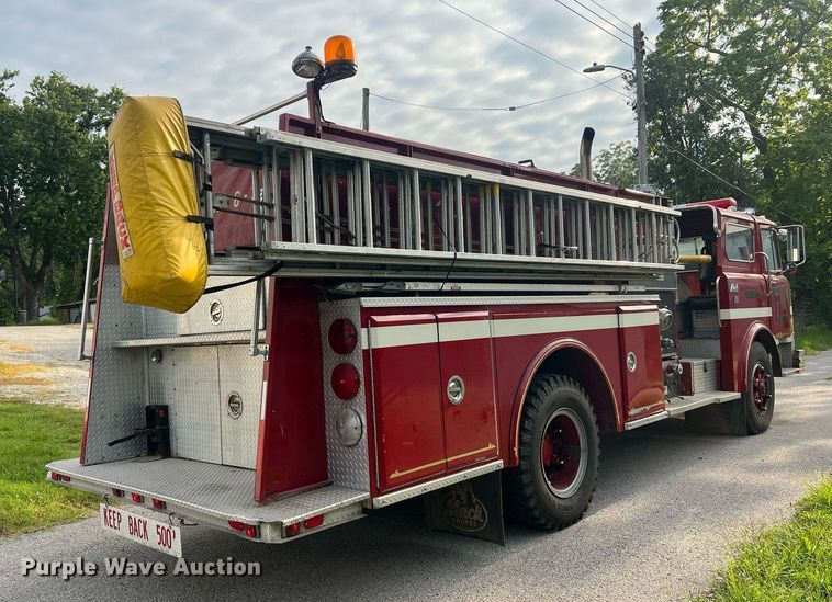image for item NA9121 1985 Mack CF686FC  pumper fire truck