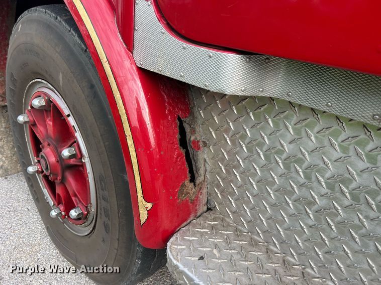 image for item NA9121 1985 Mack CF686FC  pumper fire truck