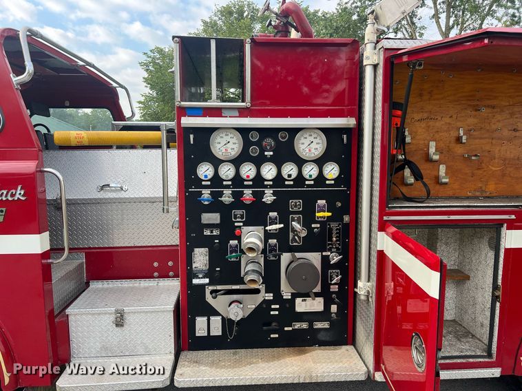 image for item NA9121 1985 Mack CF686FC  pumper fire truck