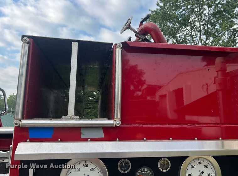 image for item NA9121 1985 Mack CF686FC  pumper fire truck