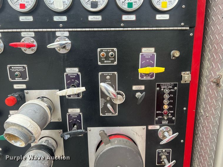 image for item NA9121 1985 Mack CF686FC  pumper fire truck