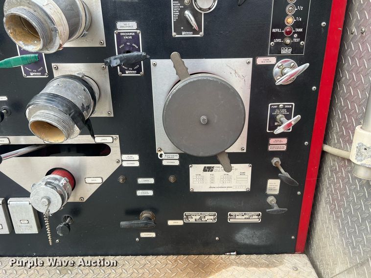 image for item NA9121 1985 Mack CF686FC  pumper fire truck