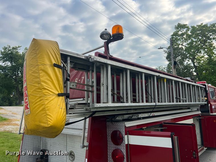 image for item NA9121 1985 Mack CF686FC  pumper fire truck