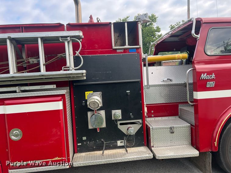 image for item NA9121 1985 Mack CF686FC  pumper fire truck