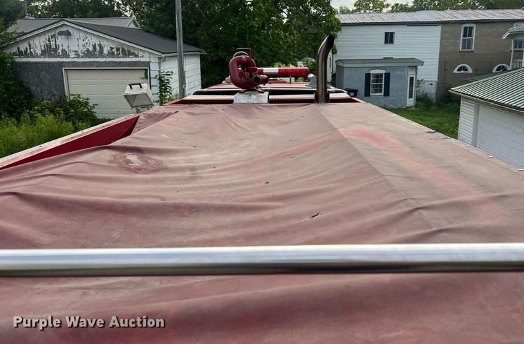 image for item NA9121 1985 Mack CF686FC  pumper fire truck