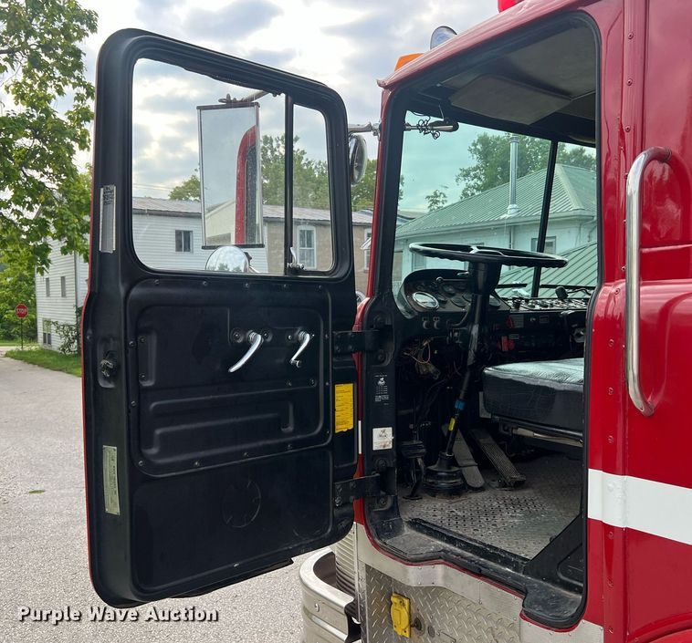 image for item NA9121 1985 Mack CF686FC  pumper fire truck