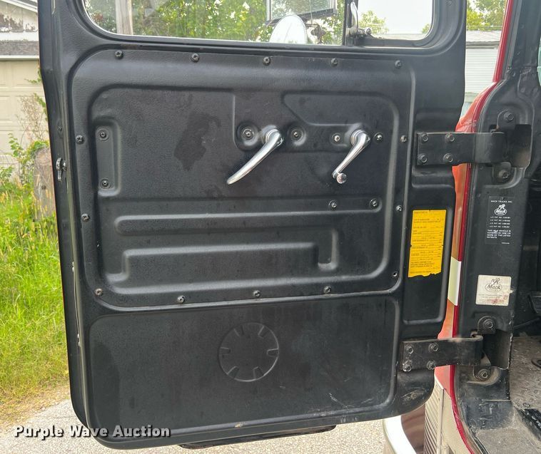 image for item NA9121 1985 Mack CF686FC  pumper fire truck