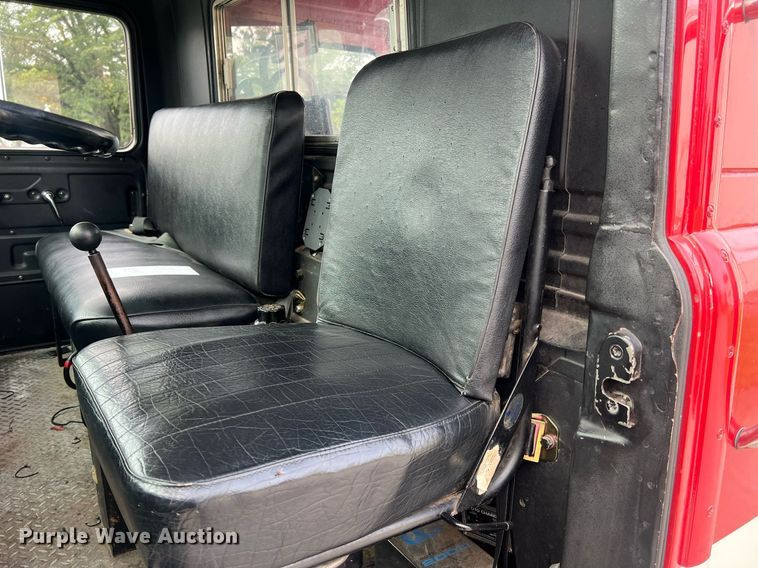 image for item NA9121 1985 Mack CF686FC  pumper fire truck