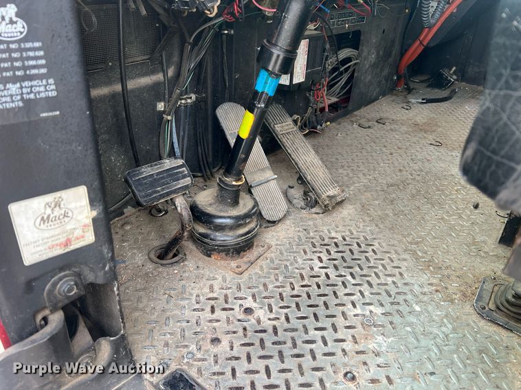 image for item NA9121 1985 Mack CF686FC  pumper fire truck