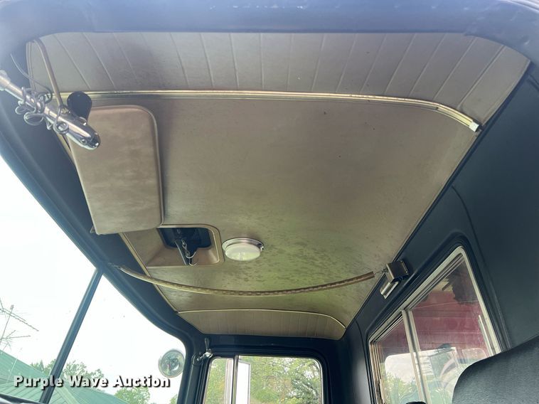 image for item NA9121 1985 Mack CF686FC  pumper fire truck