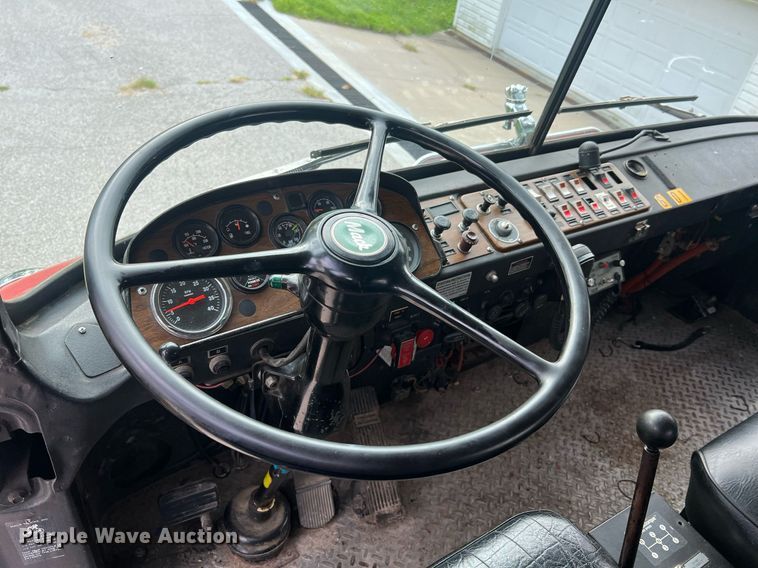 image for item NA9121 1985 Mack CF686FC  pumper fire truck