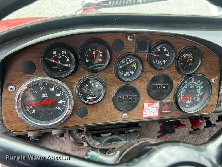 image for item NA9121 1985 Mack CF686FC  pumper fire truck