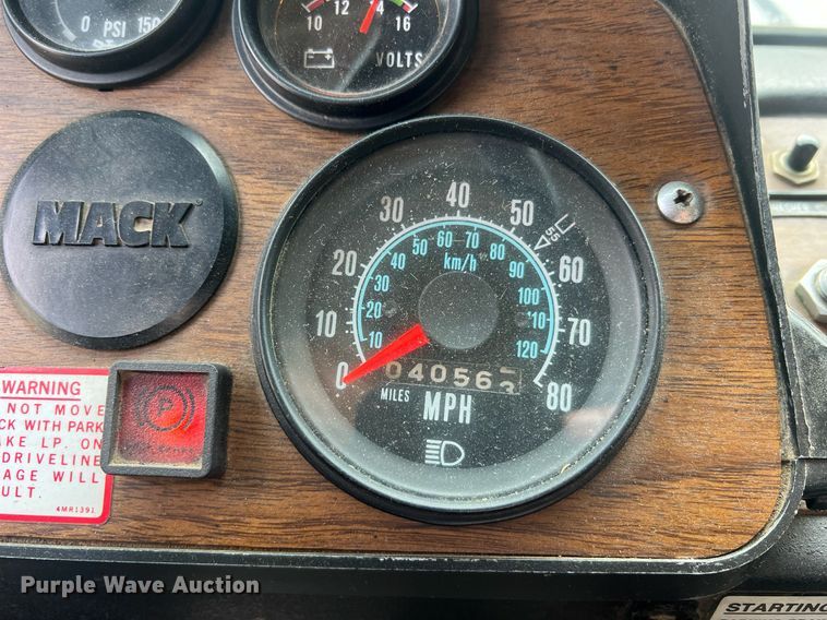 image for item NA9121 1985 Mack CF686FC  pumper fire truck