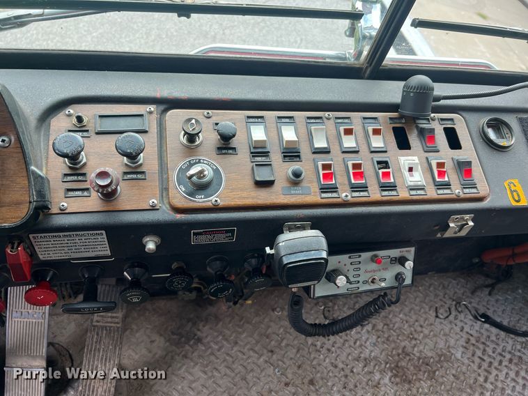 image for item NA9121 1985 Mack CF686FC  pumper fire truck