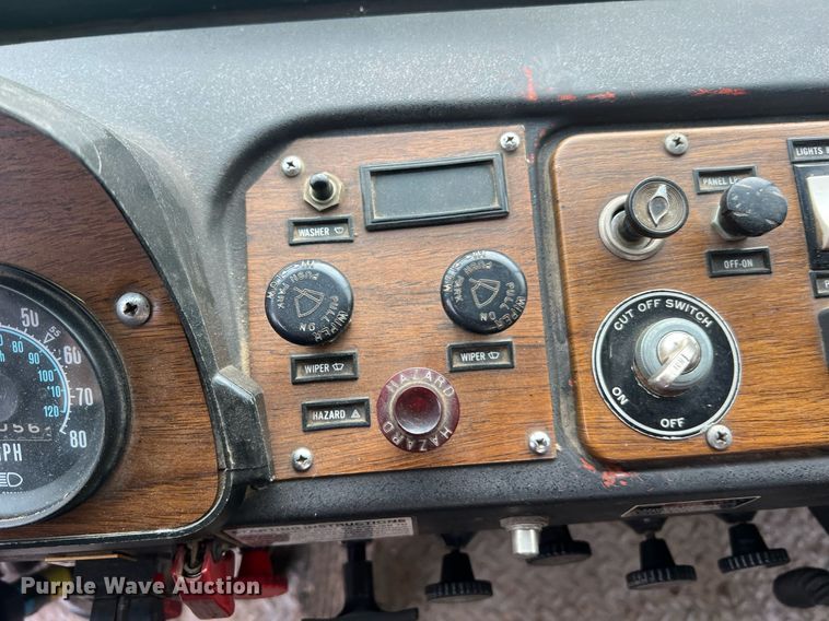 image for item NA9121 1985 Mack CF686FC  pumper fire truck