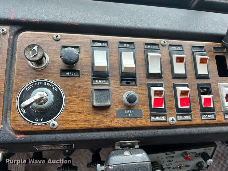 image for item NA9121 1985 Mack CF686FC  pumper fire truck