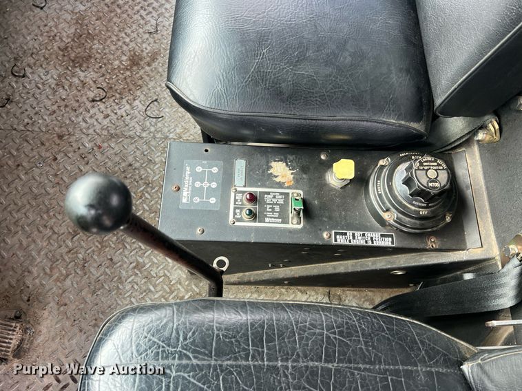 image for item NA9121 1985 Mack CF686FC  pumper fire truck