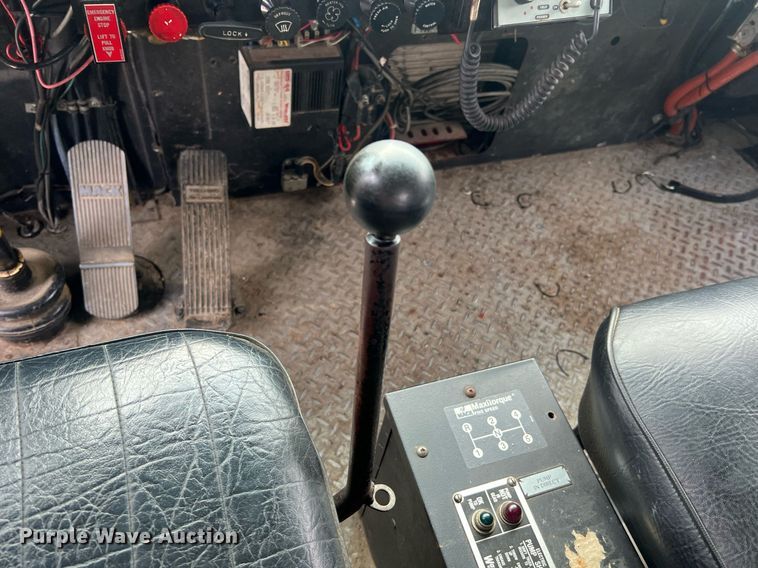 image for item NA9121 1985 Mack CF686FC  pumper fire truck