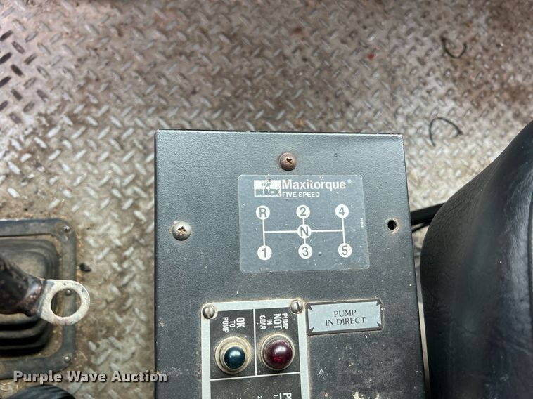 image for item NA9121 1985 Mack CF686FC  pumper fire truck