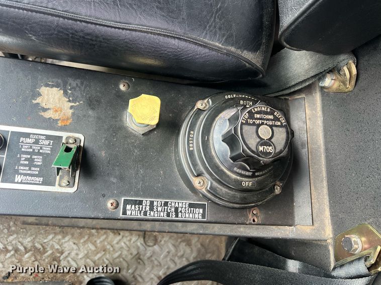 image for item NA9121 1985 Mack CF686FC  pumper fire truck