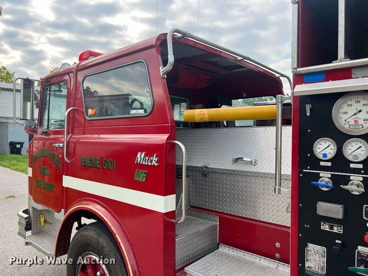 image for item NA9121 1985 Mack CF686FC  pumper fire truck