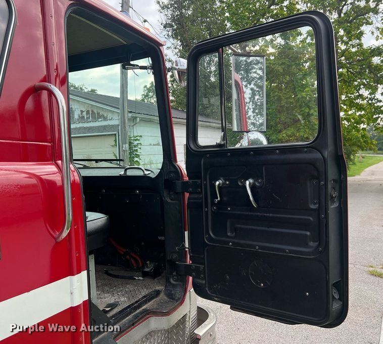 image for item NA9121 1985 Mack CF686FC  pumper fire truck