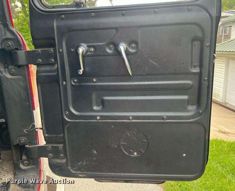 image for item NA9121 1985 Mack CF686FC  pumper fire truck