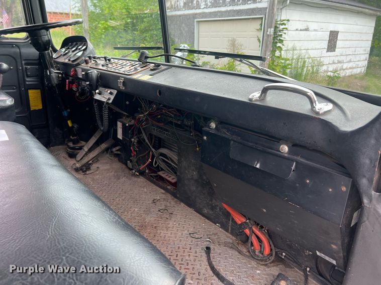 image for item NA9121 1985 Mack CF686FC  pumper fire truck