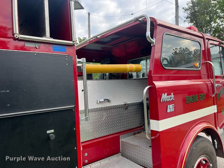 image for item NA9121 1985 Mack CF686FC  pumper fire truck