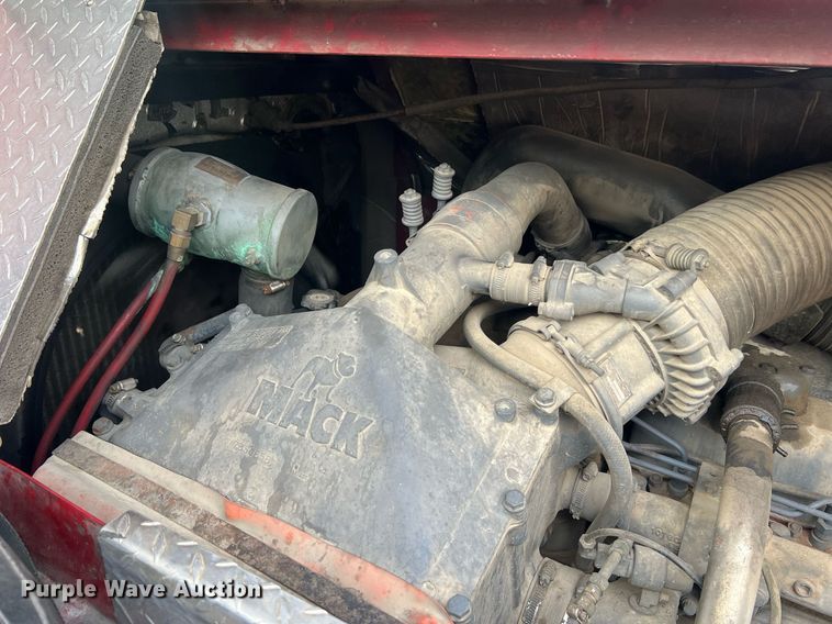 image for item NA9121 1985 Mack CF686FC  pumper fire truck