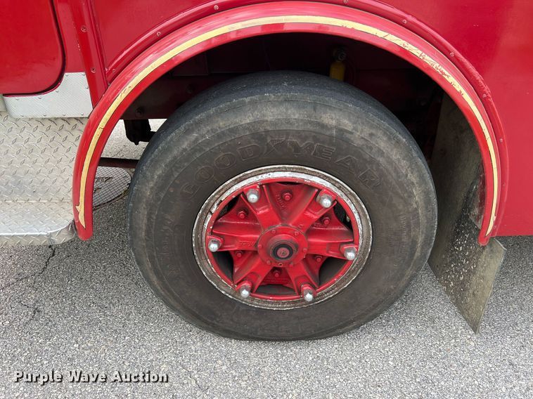 image for item NA9121 1985 Mack CF686FC  pumper fire truck