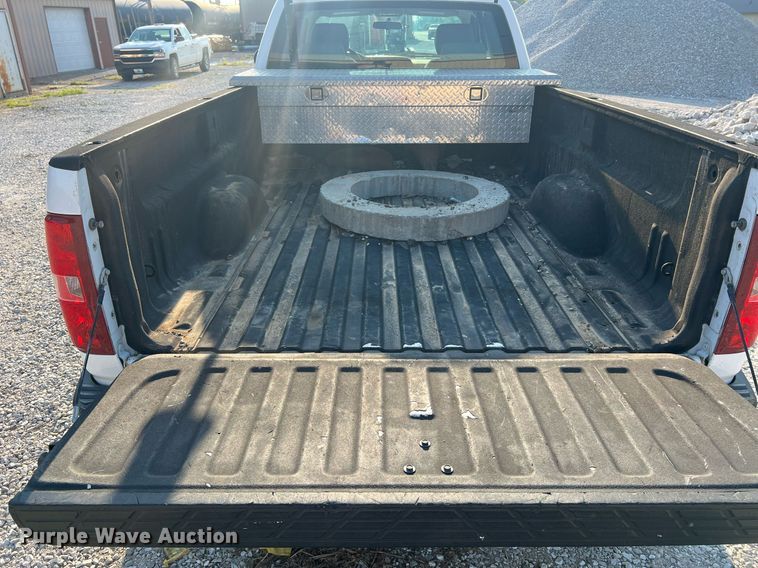 image for item NA9130 2013 Chevrolet Silverado 1500  Ext. Cab pickup truck