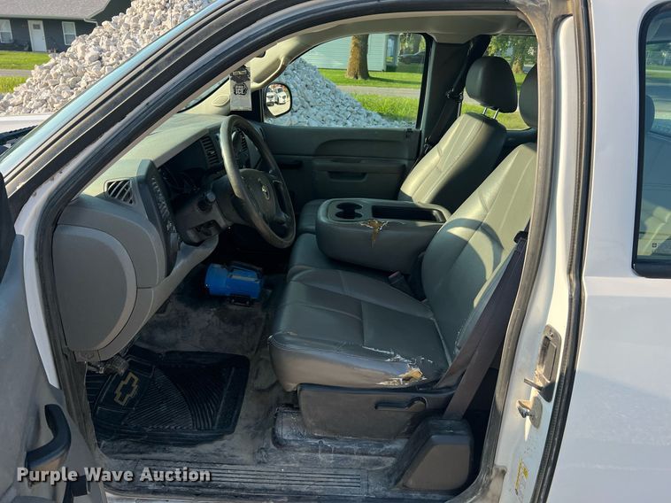 image for item NA9130 2013 Chevrolet Silverado 1500  Ext. Cab pickup truck