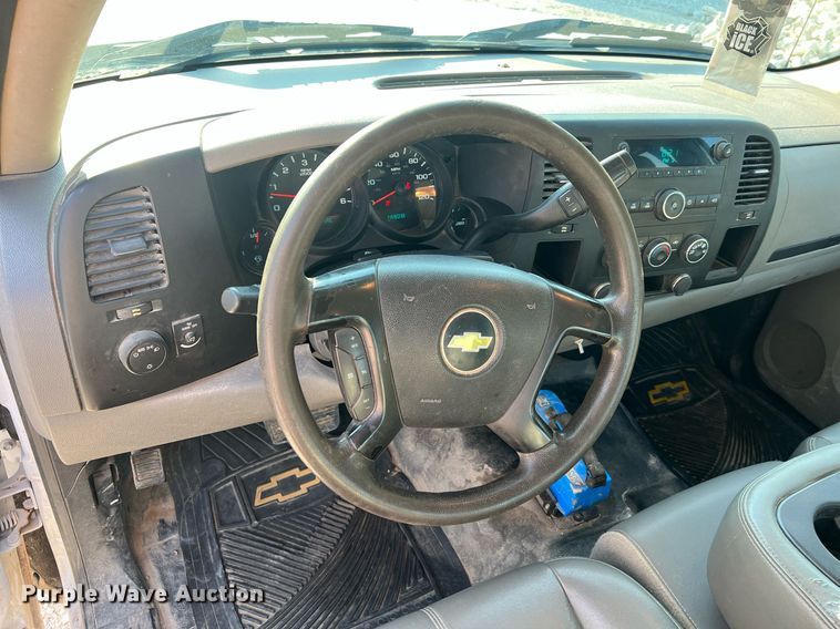 image for item NA9130 2013 Chevrolet Silverado 1500  Ext. Cab pickup truck