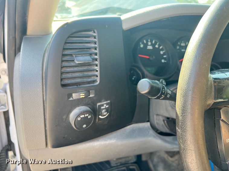 image for item NA9130 2013 Chevrolet Silverado 1500  Ext. Cab pickup truck