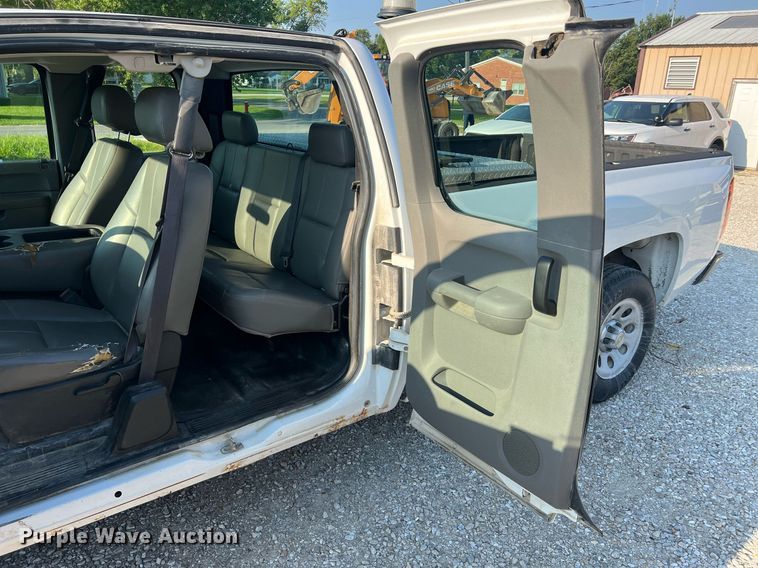 image for item NA9130 2013 Chevrolet Silverado 1500  Ext. Cab pickup truck