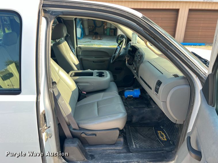 image for item NA9130 2013 Chevrolet Silverado 1500  Ext. Cab pickup truck