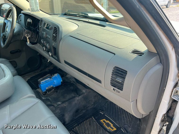 image for item NA9130 2013 Chevrolet Silverado 1500  Ext. Cab pickup truck