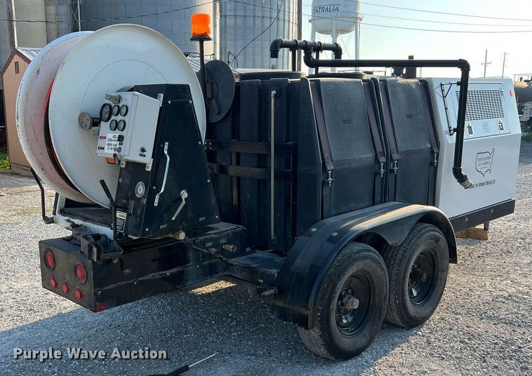 image for item NA9135 2004 Sewer Equipment of America 747-FR2000  sewer jetter trailer