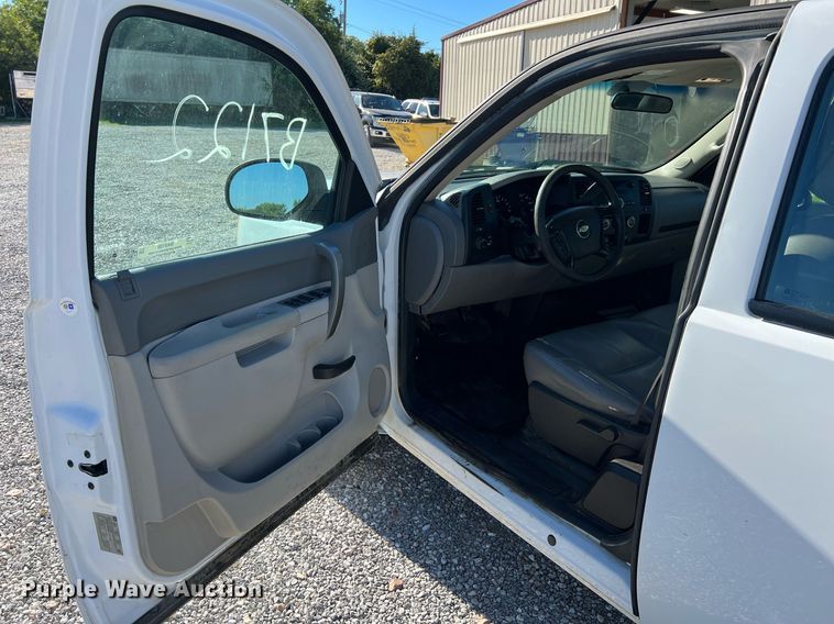 image for item NA9158 2013 Chevrolet Silverado 1500 Ext. Cab pickup truck