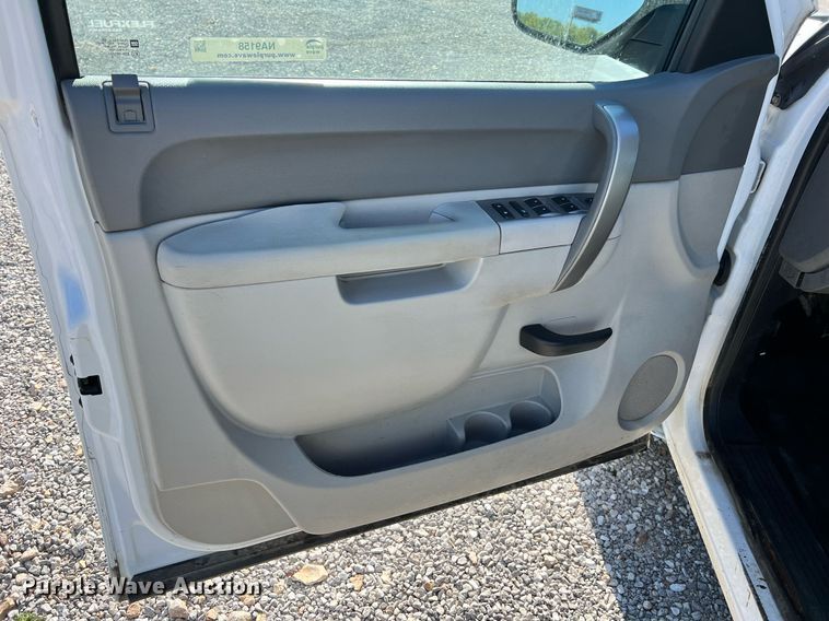 image for item NA9158 2013 Chevrolet Silverado 1500 Ext. Cab pickup truck