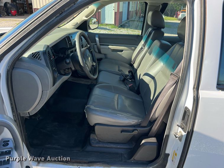 image for item NA9158 2013 Chevrolet Silverado 1500 Ext. Cab pickup truck