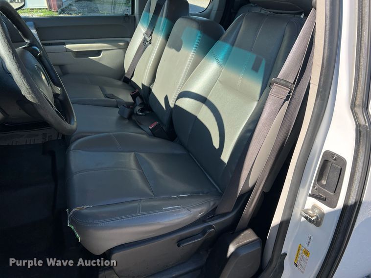 image for item NA9158 2013 Chevrolet Silverado 1500 Ext. Cab pickup truck