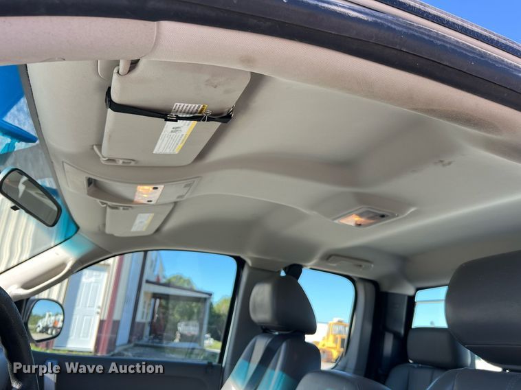 image for item NA9158 2013 Chevrolet Silverado 1500 Ext. Cab pickup truck