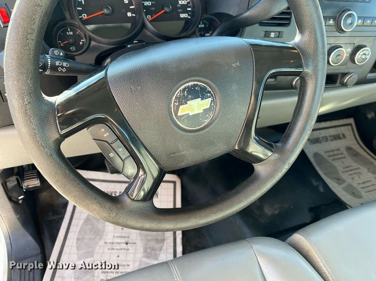 image for item NA9158 2013 Chevrolet Silverado 1500 Ext. Cab pickup truck