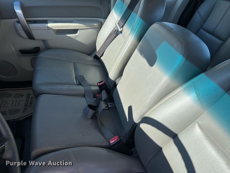 image for item NA9158 2013 Chevrolet Silverado 1500 Ext. Cab pickup truck