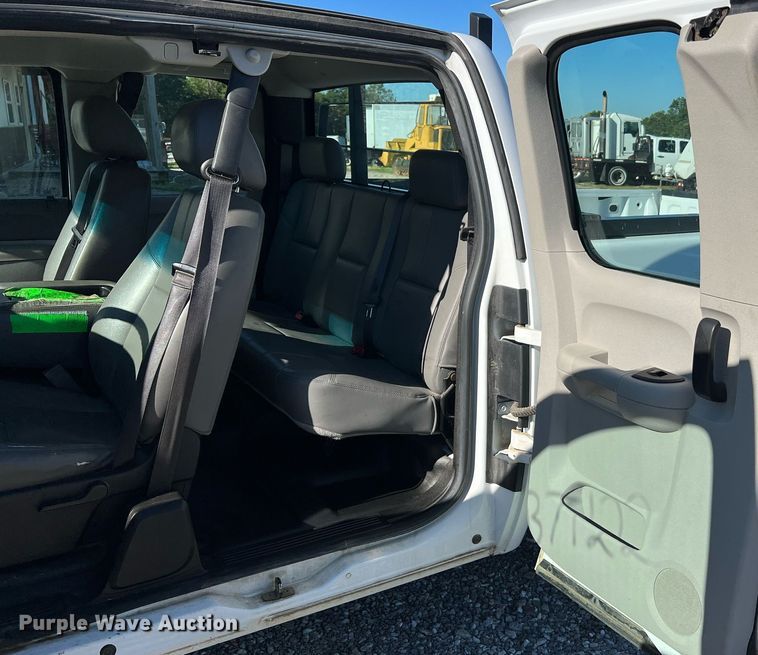 image for item NA9158 2013 Chevrolet Silverado 1500 Ext. Cab pickup truck