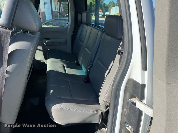 image for item NA9158 2013 Chevrolet Silverado 1500 Ext. Cab pickup truck