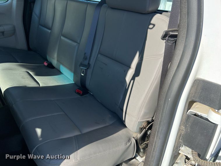 image for item NA9158 2013 Chevrolet Silverado 1500 Ext. Cab pickup truck